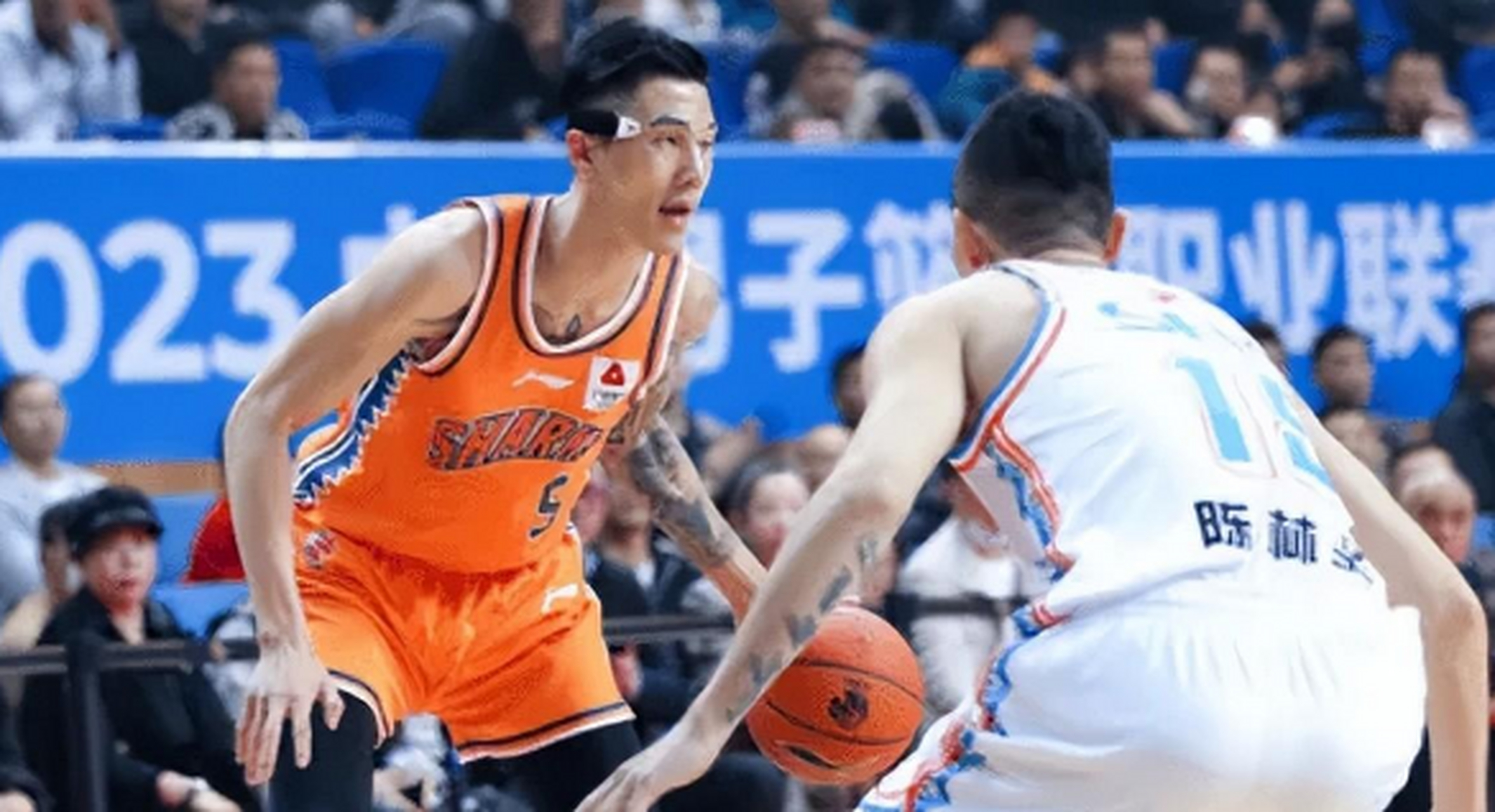 关于福建男篮不敌上海男篮，遭遇败仗的信息